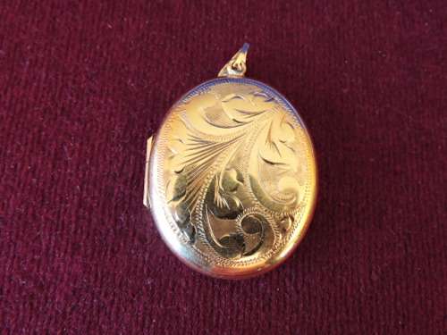 9ct Gold Plated Metal Core Bright cut attractive pendant locket  ** Price reduced **